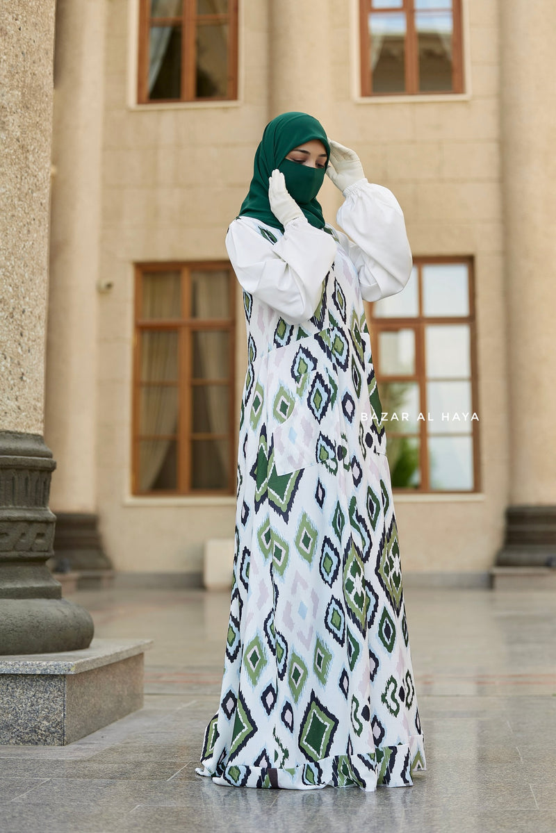 Reema Green & White  Print Dress In Classic Style - Side Pockets